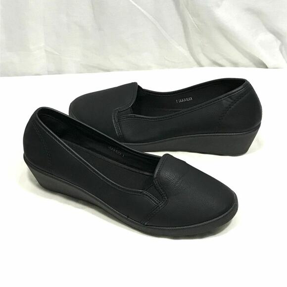 Via Pinky Collection Womens Wedge Flats 7.5 Black Comfort Round Toe Closed - Picture 1 of 6
